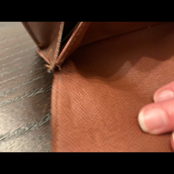 Louis Vuitton Authentic Vintage Wallet - Picture 6 of 13